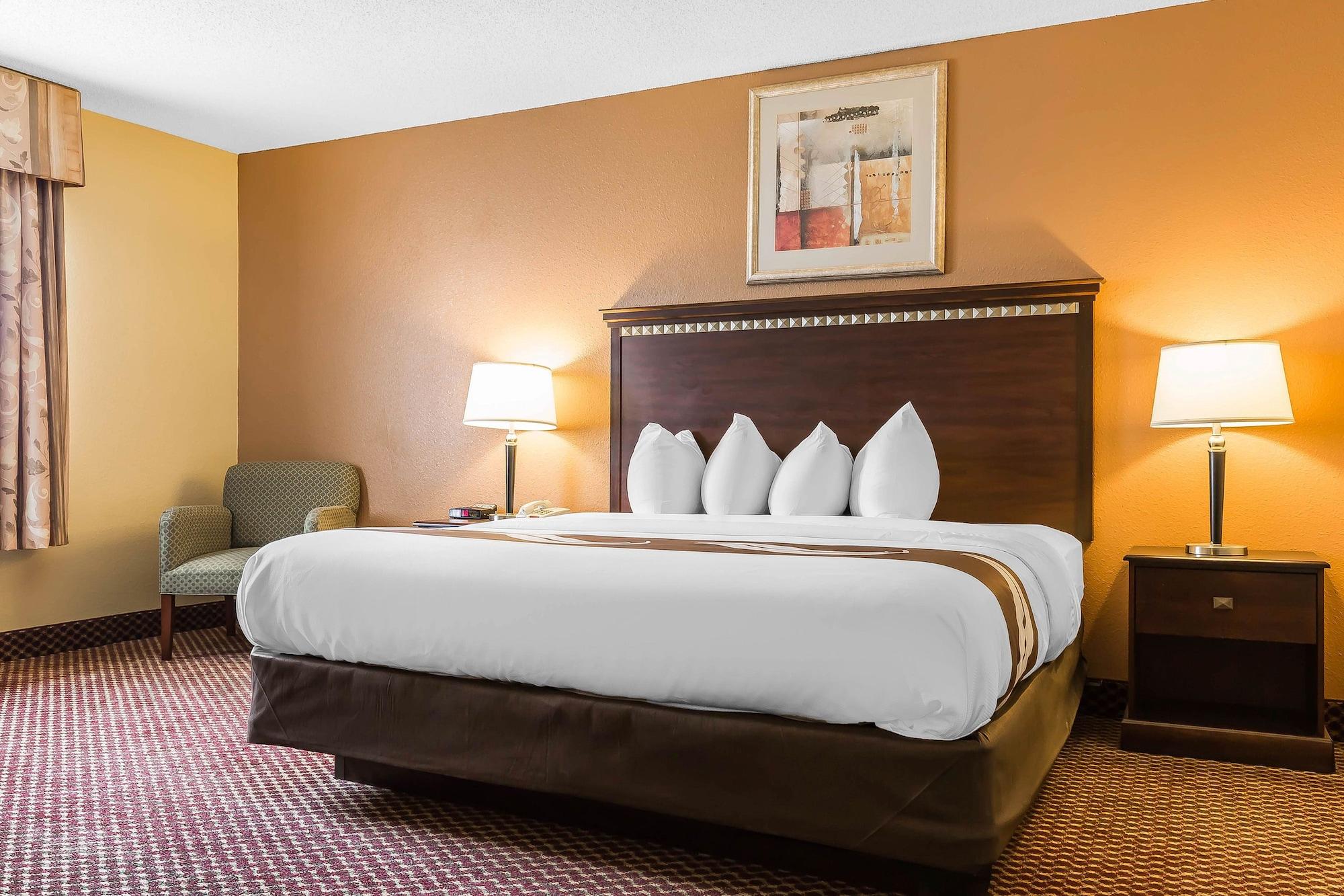 Quality Inn & Suites Bloomington University Area Exterior photo