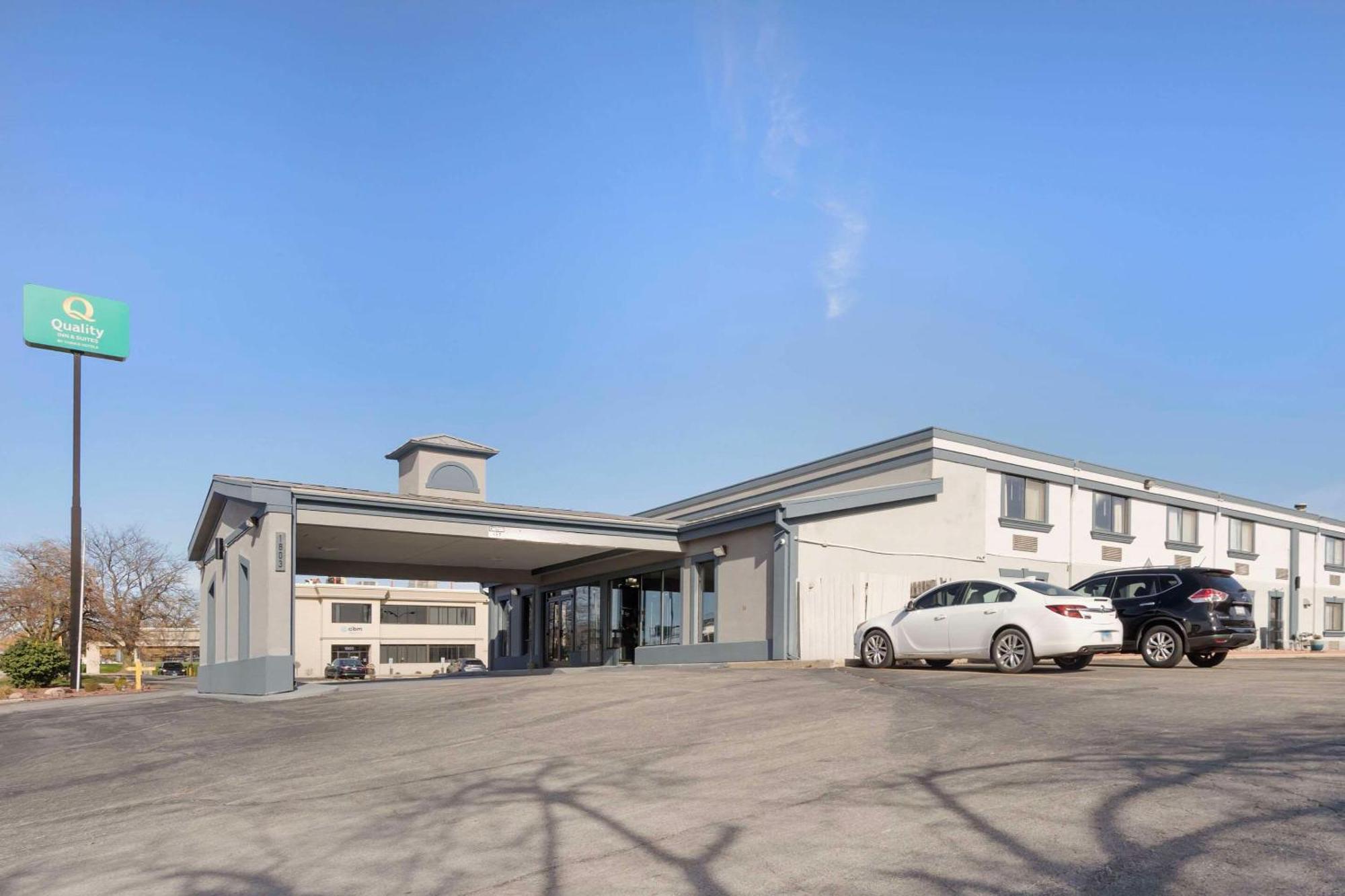 Quality Inn & Suites Bloomington University Area Exterior photo